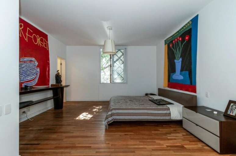 O quarto da cantora Gal Costa. No porta-retrato, uma foto de sua m&atilde;e, Mariah