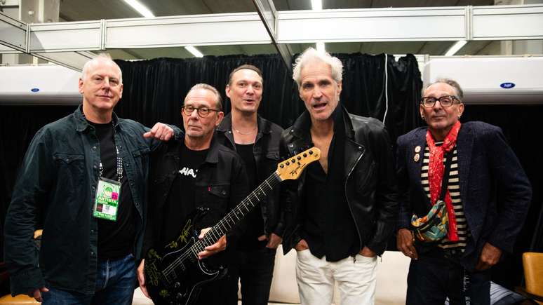 Bad Religion assinou guitarra para o leilão do Game for Change