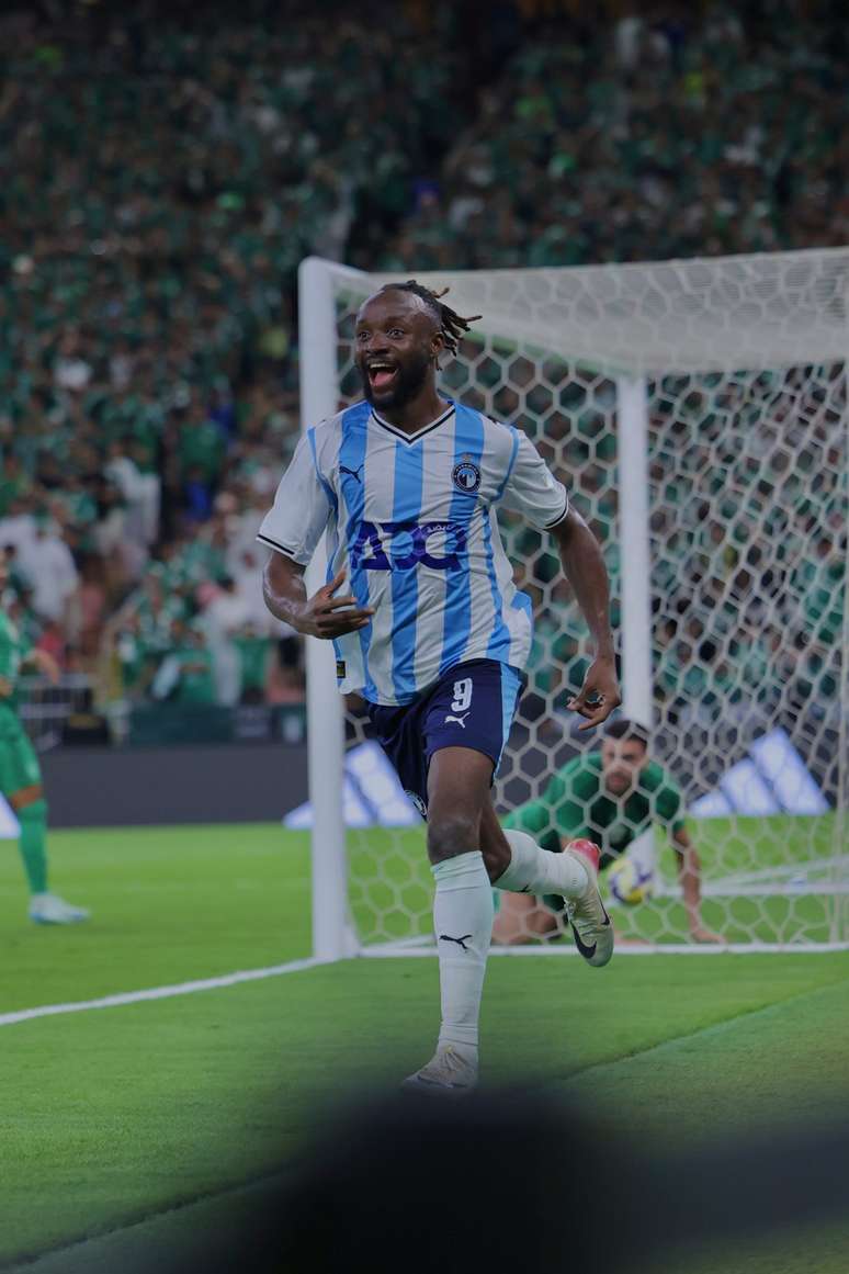 Mayele comemorando um dos gols do Pyramids 