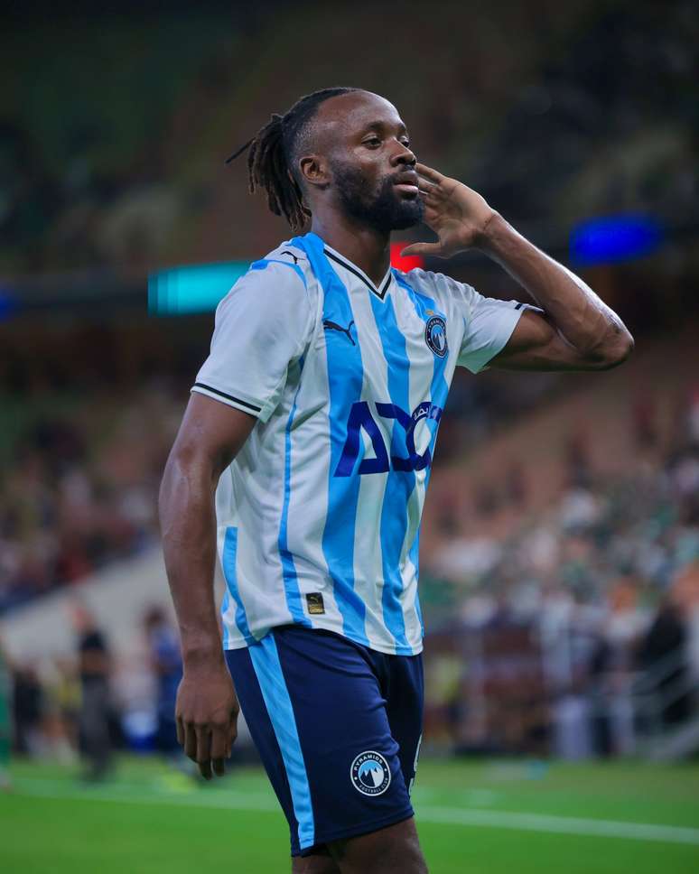 Mayele comemorando um de seus gols na vitória do Pyramids 