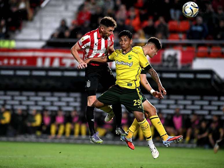 Estudiantes poupou 10 titulares na vit&oacute;ria sobre o Defensa y Justicia, pelo Campeonato Argentino &ndash;