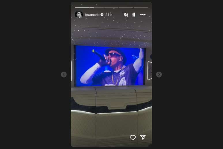 Jo&atilde;o Cancelo assistindo um show dos Racionais MC&rsquo;S &ndash;