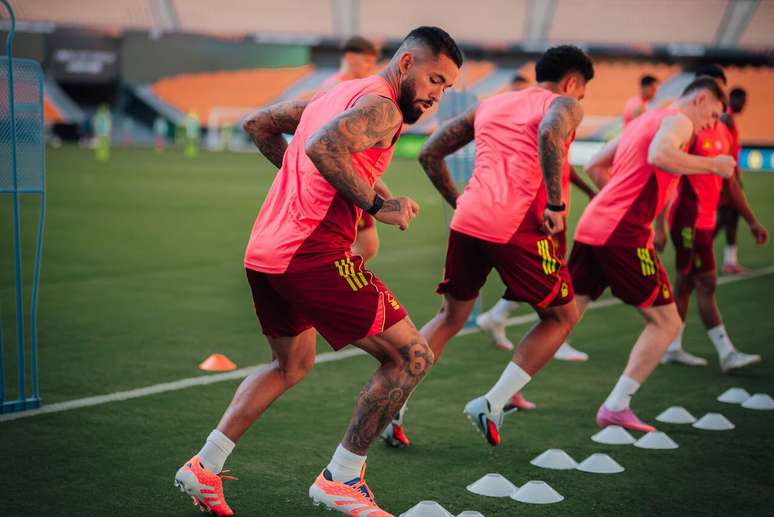 Nottingham Forest treina para seu jogo de estreia na Liga Europa.