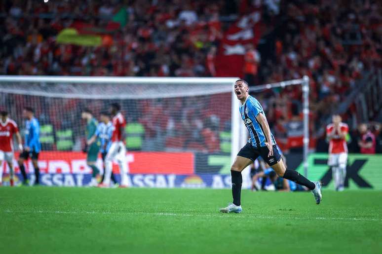 Gr&ecirc;mio calou o Beira-Rio. Time n&atilde;o vencia o Inter h&aacute; mais de dois anos &ndash;
