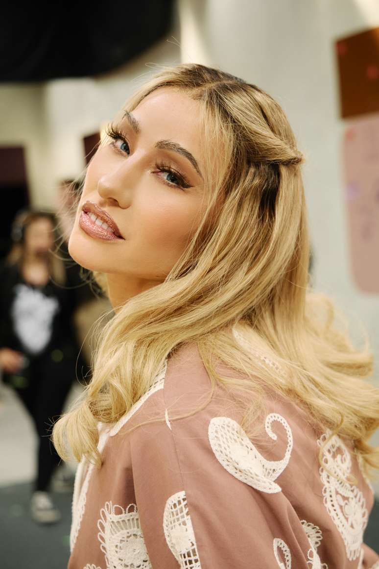 Sabrina Sato caracterizada para novo programa