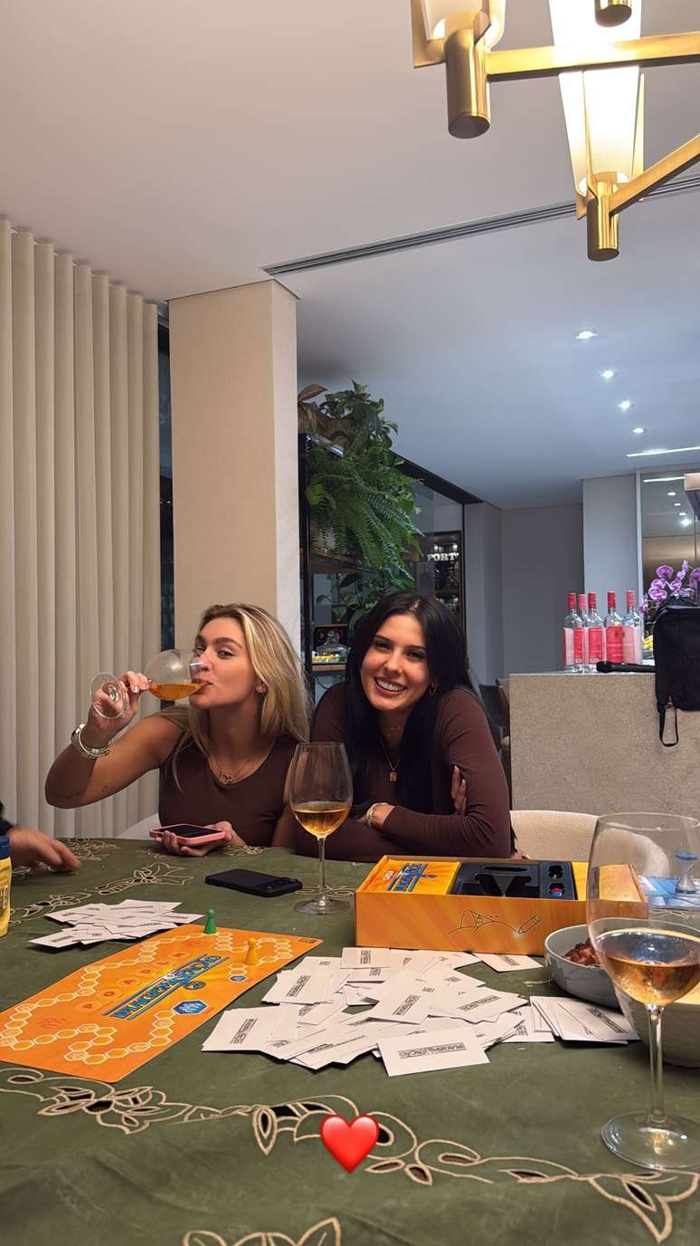 Zé Felipe posta foto de Ana Castela com coração vermelho