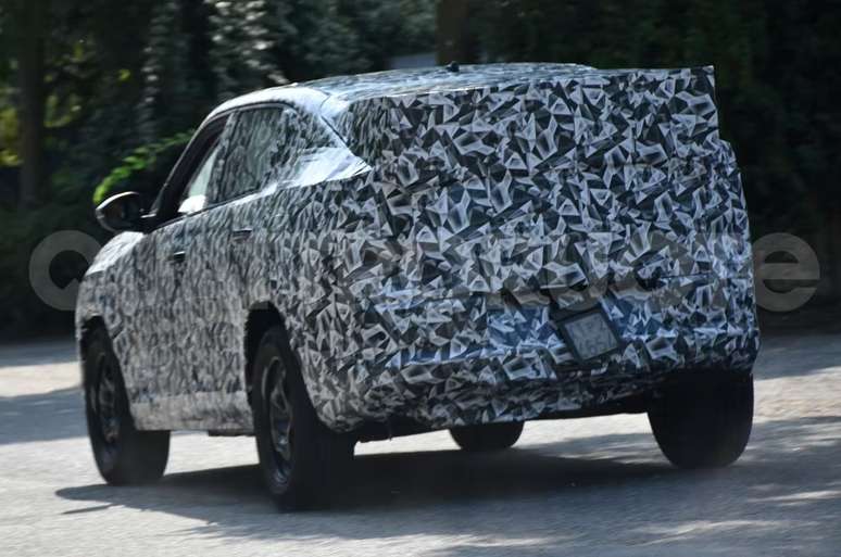 Nova geração do Fiat Fastback flagrada em testes na Itália