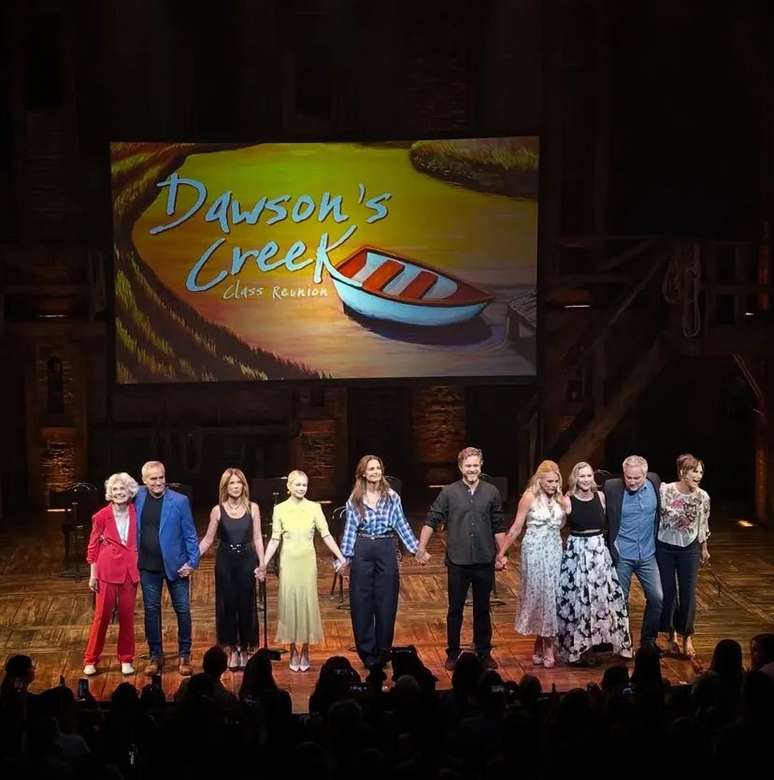 Elence de Dawson's Creek e fam&iacute;lia de James Van Der Beek se reuniram em palco