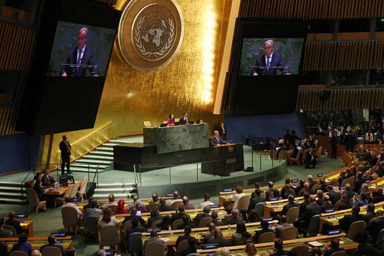 O Secretário-Geral das Nações Unidas (ONU), António Guterres, discursa na Assembleia Geral da ONU durante a 80ª sessão do evento anual, em 23 de setembro de 2025, na cidade de Nova York. O tema deste ano para a reunião global anual é "Melhores juntos: 80 anos e mais pela paz, pelo desenvolvimento e pelos direitos humanos". Gaza e Ucrânia são apenas duas das emergências globais nas quais os líderes mundiais se concentrarão.
