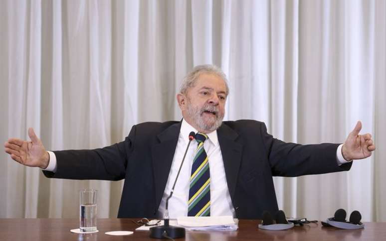 Lula com a gravata da sorte durante depoimento em 2017, durante a Lava Jato