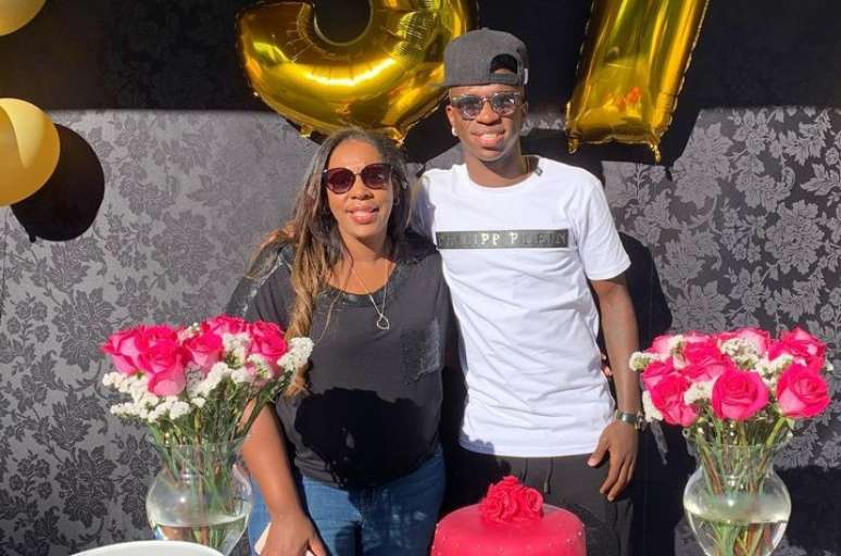 Vinícius Junior e a mãe Fernanda Cristina