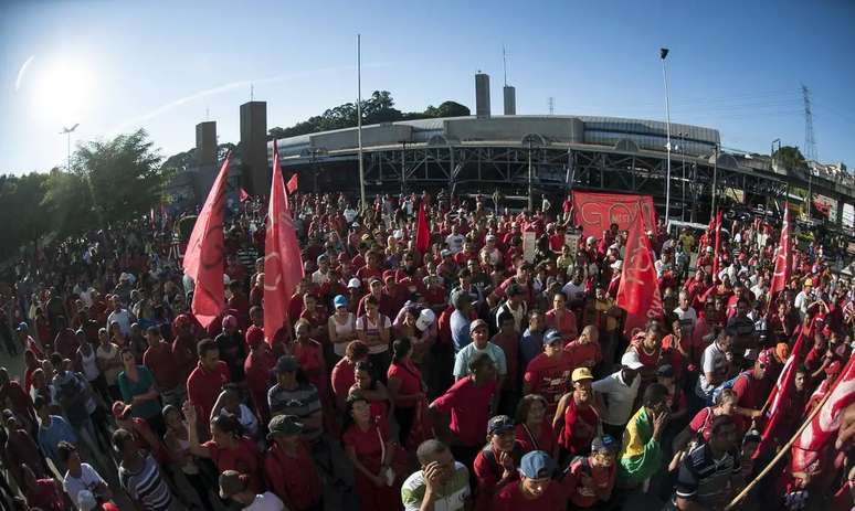 Ato por moradia na zona sul de São Paulo reúne moradores da ocupação Vila Nova Palestina e de outras ocupações em 2014.