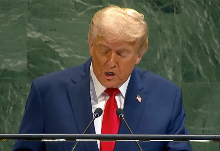 Trump precisou ler seu discurso em um papel