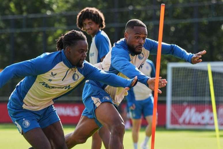 Feyenoord em treino na v&eacute;pera da estreia na Liga Europa.