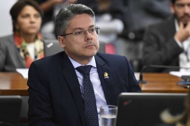 Senador Alessandro Vieira, contrário à PEC, é o relator na CCJ.