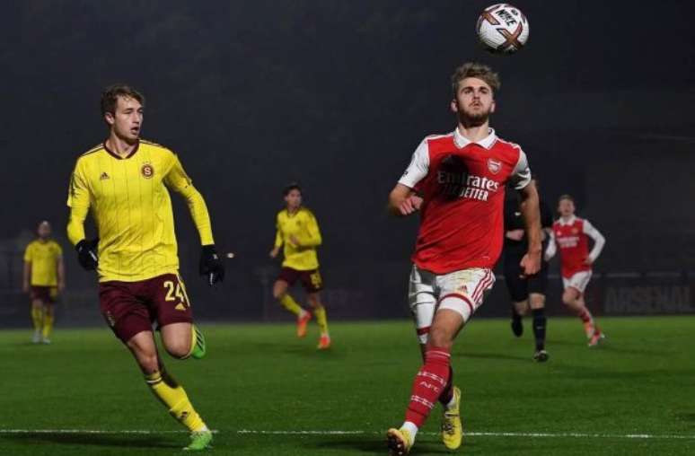 Reprodução / Instagram - Legenda: Billy Vigar iniciou a carreira na base do Arsenal