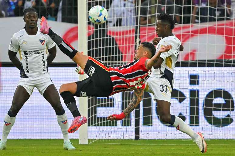 Luciano perdeu boas oportunidades no jogo em Quito &ndash;