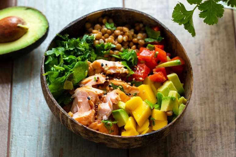 Salmon Bowl with mango, avocado and lentils Salmon Bowl with mango, avocado and lentils