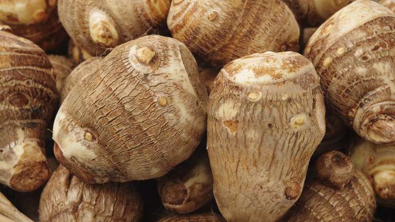 Rico em fibras, vitaminas e minerais, o inhame traz uma série de benefícios para os músculos, ossos e coração; saiba mais