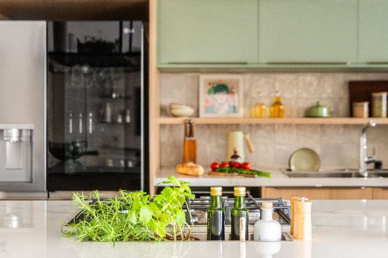 Calhas secas deixam temperos e itens de uso diário sempre acessíveis Projeto: BMA Studio |