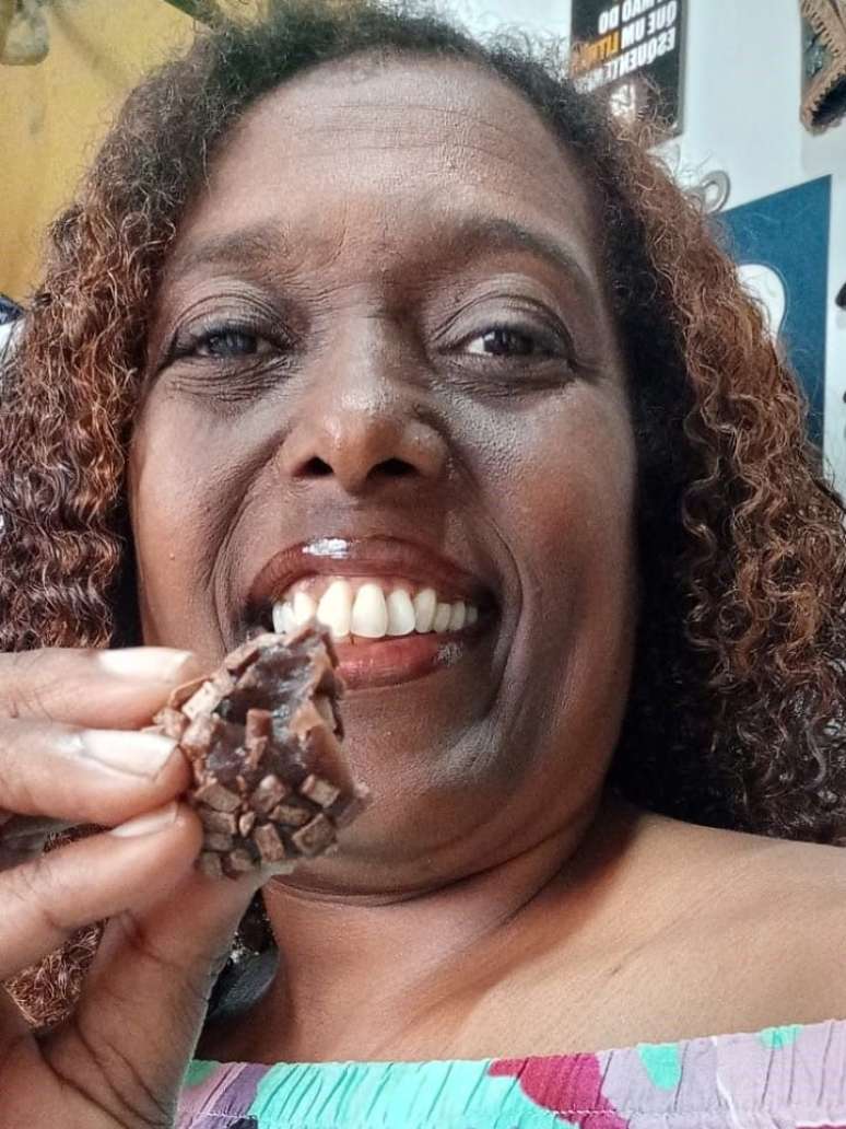 Elaine Souza, do Batuque na Cozinha, ensina que, entre os macetes, a massa do brigadeiro tem que descansar de um dia para o outro.