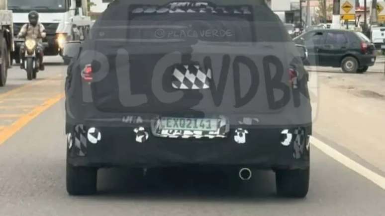 Novo Hyundai HB20 2027 flagrado em testes no Brasil