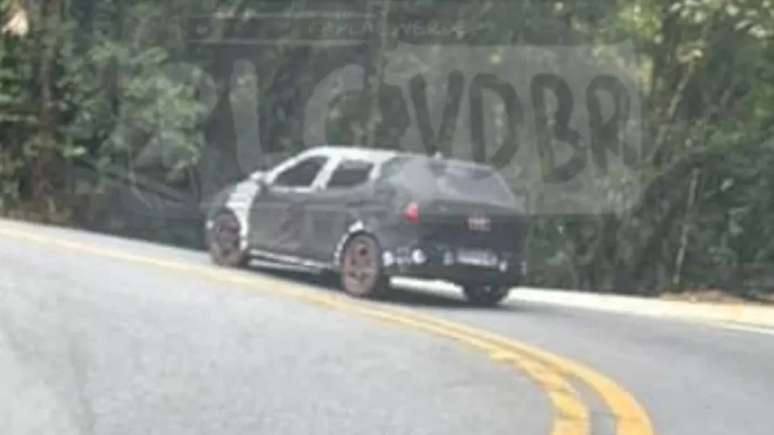 Novo Hyundai HB20 2027 flagrado em testes no Brasil