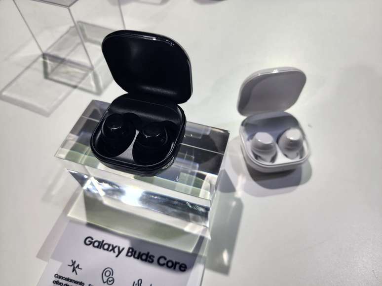Samsung lança fones Galaxy Buds Core no Brasil, mais baratos, com IA e tradução simultânea