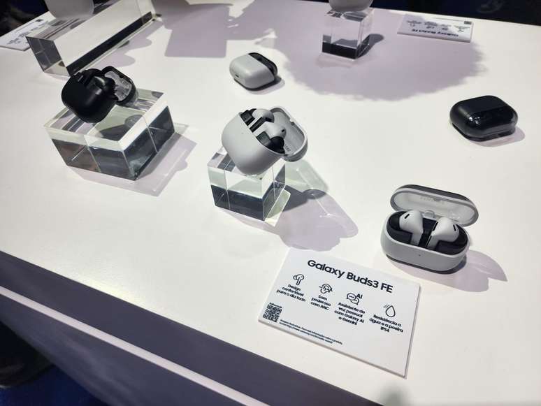 A Samsung também lançou nesta quarta os fones Galaxy Buds3 FE. Linha superior aos Buds Core, eles trazem inovações na qualidade do áudio