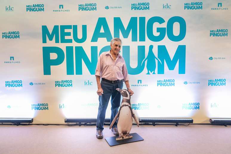 Seu João ficou conhecido no mundo todo pela sua linda história de amizade com Dindim Seu João ficou conhecido no mundo todo pela sua linda história de amizade com Dindim