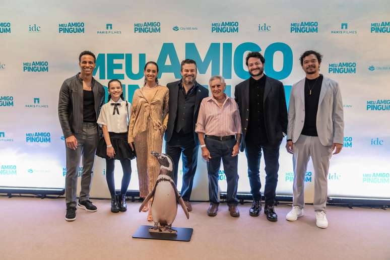 David Schurmann, Seu João e o elenco do filme inspirado na história do pescador com o pinguim Dindim David Schurmann, Seu João e o elenco do filme inspirado na história do pescador com o pinguim Dindim