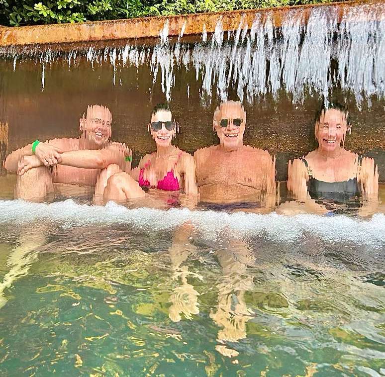 Christiane Torloni poses with Fagundes and “a viagem” fans recalls the couple of the soap opera
