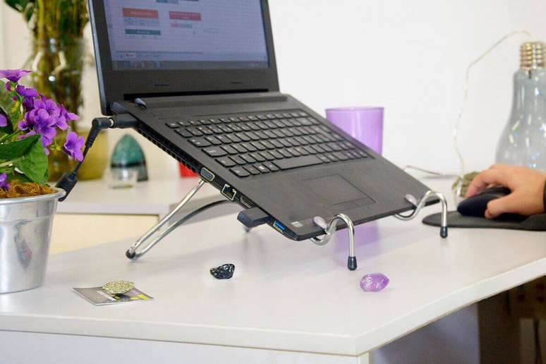 How to use the stones in the decoration and the desk