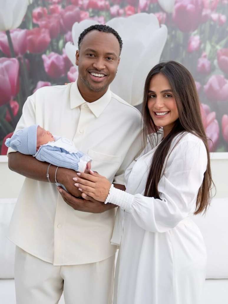 Ensaio fotográfico mostra os primeiros registros de Bento, filho de Thiaguinho e Carol Peixinho