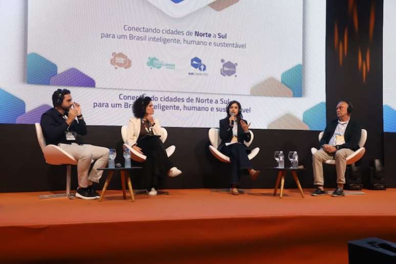 Tabata Amaral, durante o Cidade CSC, falou sobre o avanço tecnológico equilibrado com regulação