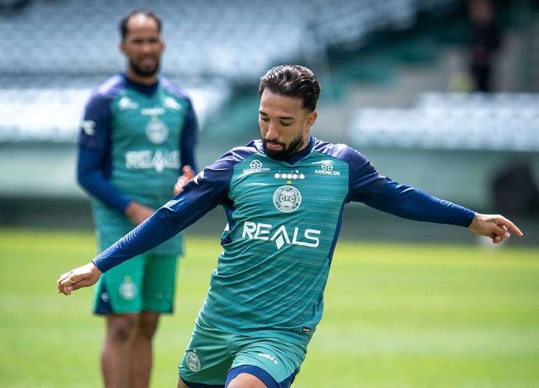 Clayson retorna de suspens&atilde;o &ndash;