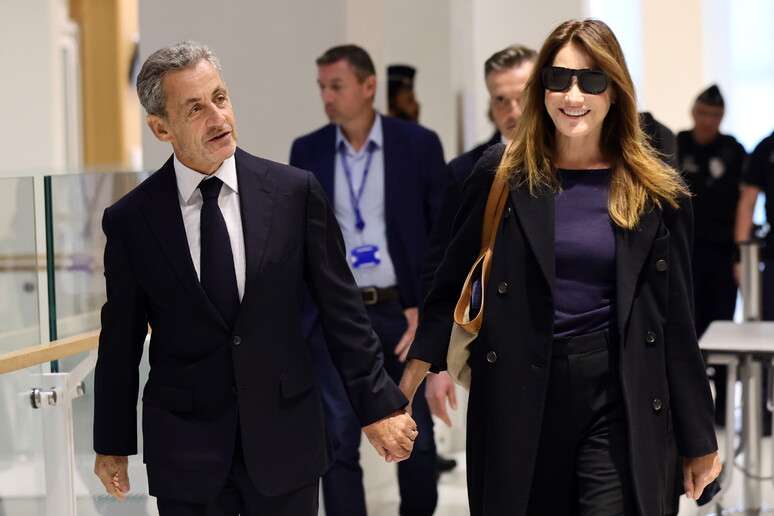 Ex-presidente Sarkozy com a ex-primeira-dama Carla Bruni