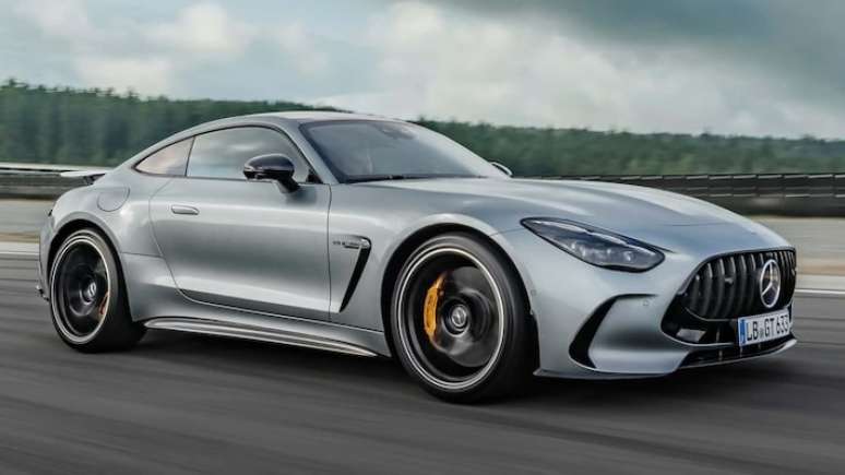 Mercedes-AMG GT is 4.73 meters long and body 2+2