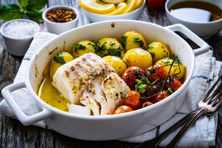 7 light and healthy recipes with fish for dinner