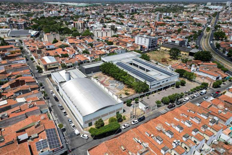 Escola fica a poucos metros da prefeitura da cidade