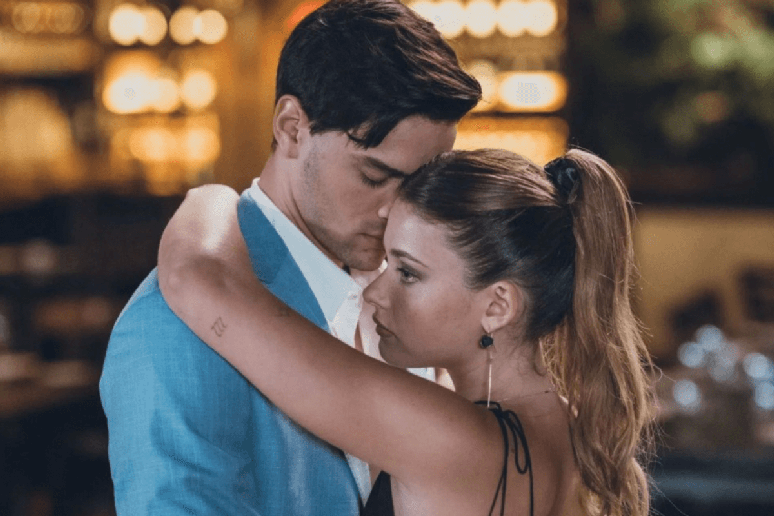 O drama &ldquo;Nossa Culpa&rdquo; mostra Noah e Nick em um retorno marcado por sentimentos conflitantes 