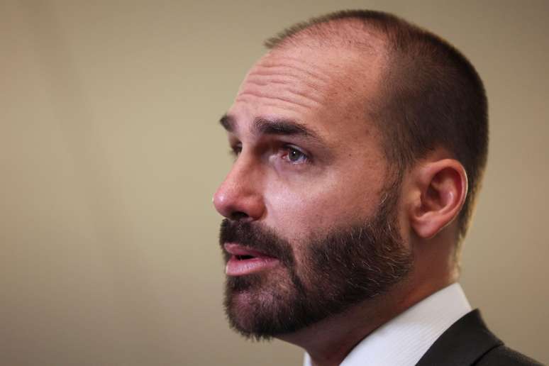 O deputado federal Eduardo Bolsonaro afirmou que possibilidade de encontro com Lula como uma estrat&eacute;gia de Trump