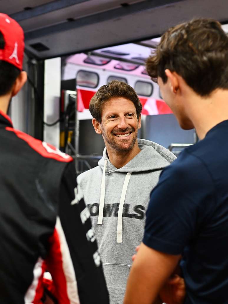 Grosjean e a atual dupla titular da Haas, Ollie Bearman e Ocon.