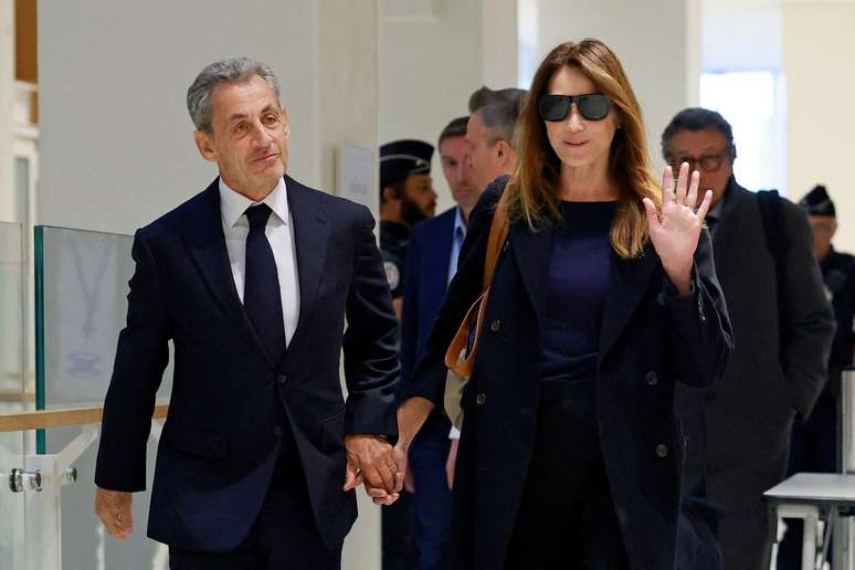 Nicolas Sarkozy chega a tribunal com a mulher Carla Bruni-Sarkozy 25/9/2025