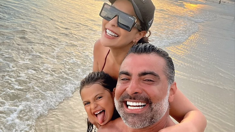 Li Marttins e JP Mantovani com a filha do casal, Antonella