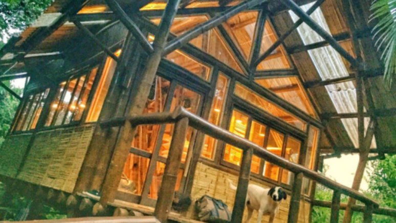 Casa de bambu em meio à Mata Atlântica é refúgio de Bruno Sales Mota