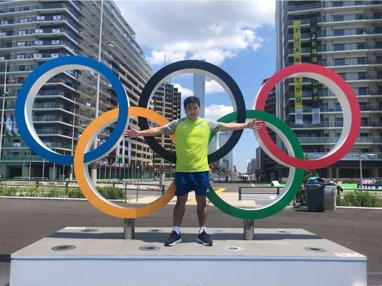 Hugo Hoyama, a table tennis idol, is discharged from the icu