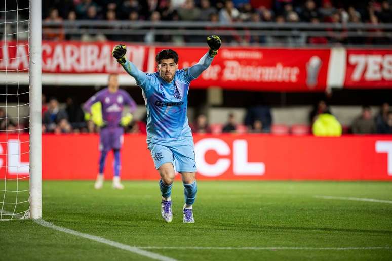 Rossi comemora logo ap&oacute;s garantir a classifica&ccedil;&atilde;o na Libertadores &ndash;