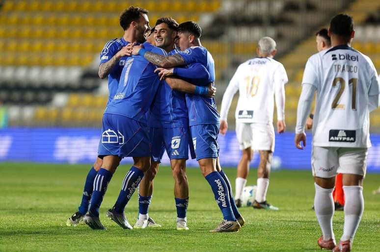 Lau celebrates the goal and classification for the semifinals of the South American Copa-