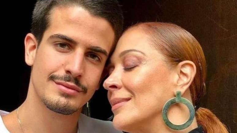 Son of Claudia Raia is seen in an intimate moment with the daughter of a famous singer; Know who